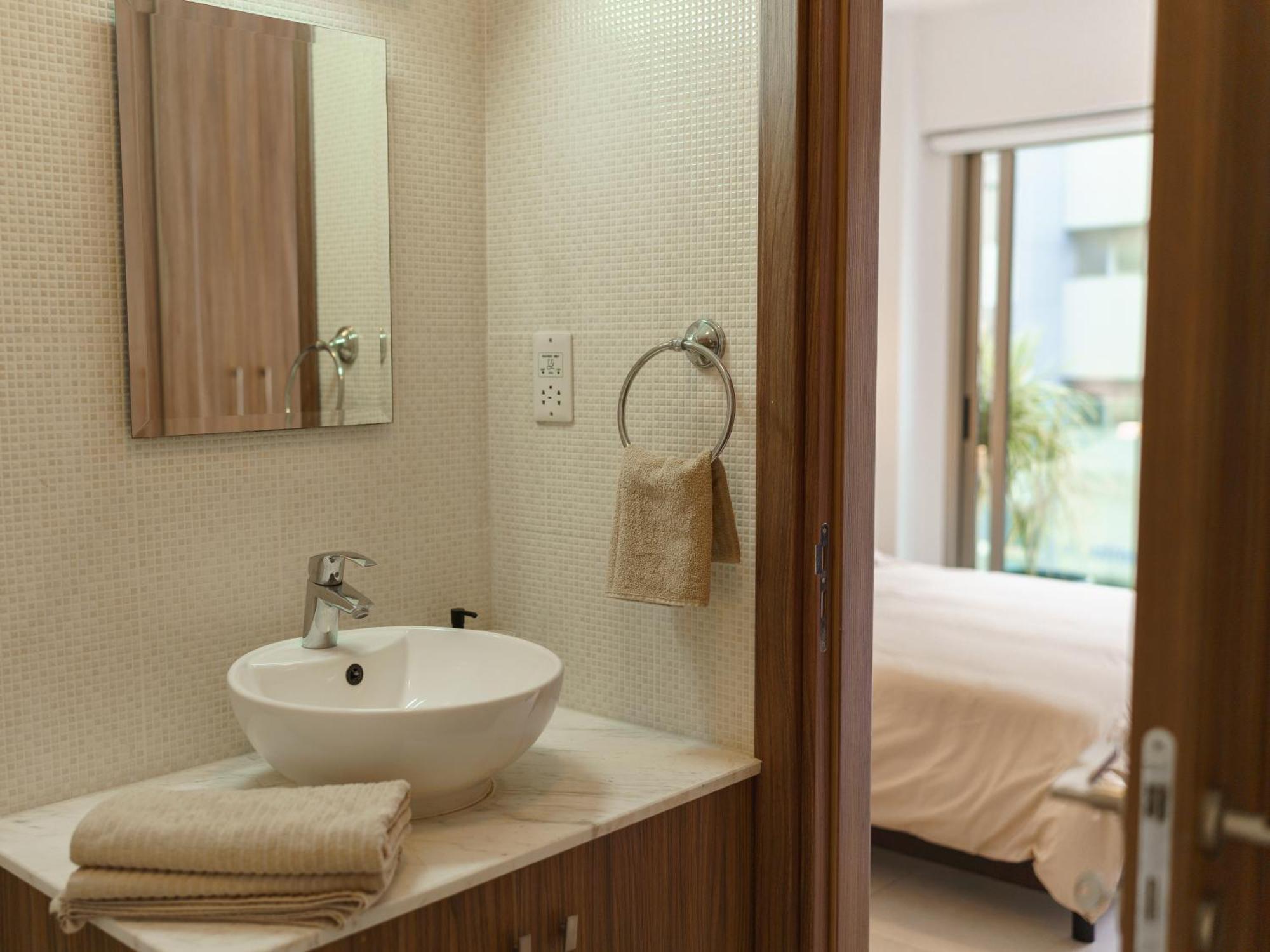 לרנקה Halcyon Central Apartment מראה חיצוני תמונה