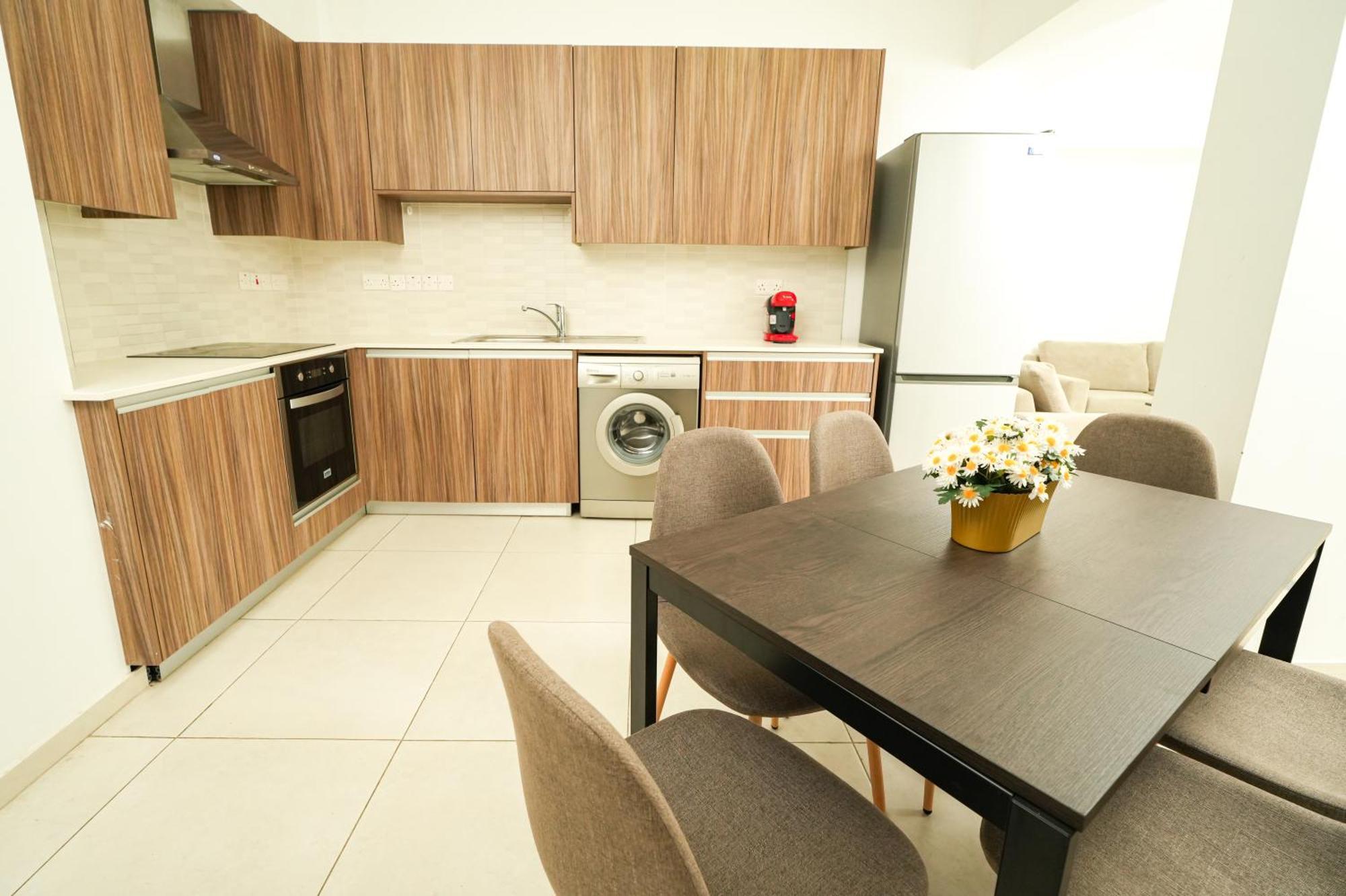 לרנקה Halcyon Central Apartment מראה חיצוני תמונה