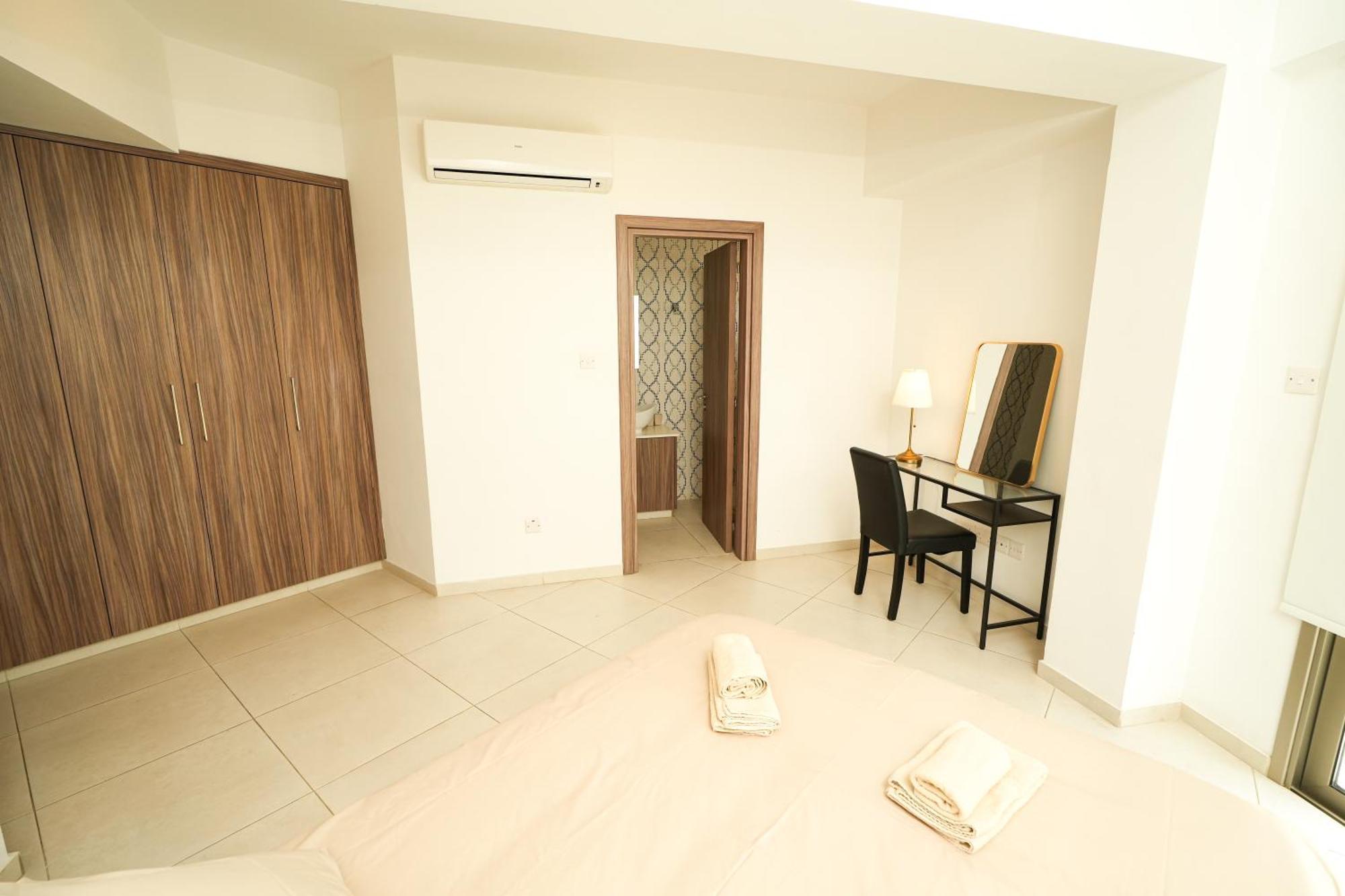 לרנקה Halcyon Central Apartment מראה חיצוני תמונה